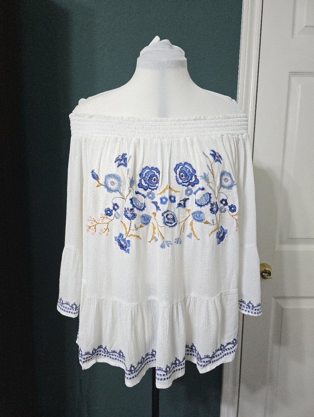 Xhilaration White Boho Floral Embroidered Off Shoulder Top Bell Sleeve Size XL